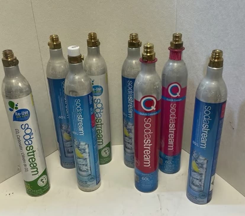 SodaStream CO₂ cylinders: standard screw-in and Quick Connect types